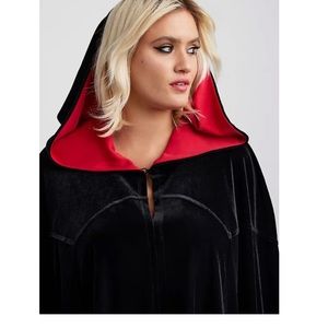 NWT TORRID Halloween Costume Velvet Hooded Short Cloak
